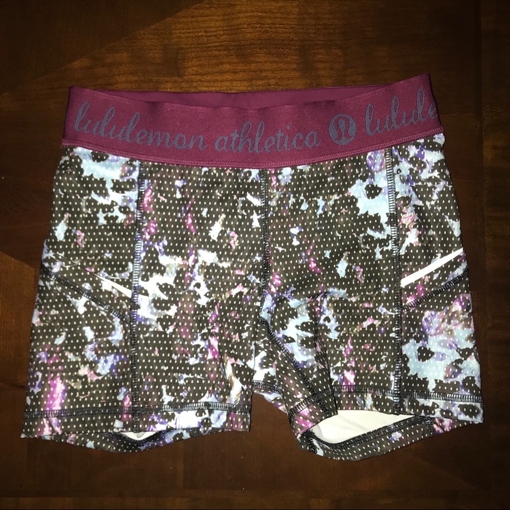Lululemon Shorts In Multi Color/Micro Dots Size-4 - image 2